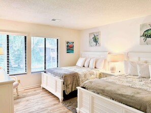 2 bedrooms, iron/ironing board, travel cot, free WiFi - Beachside Luxury Villa, Balcony Views! Hilton Head (Hilton Head Island)