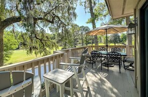 Outdoor dining - Beachside Luxury Villa, Balcony Views! Hilton Head (Hilton Head Island)
