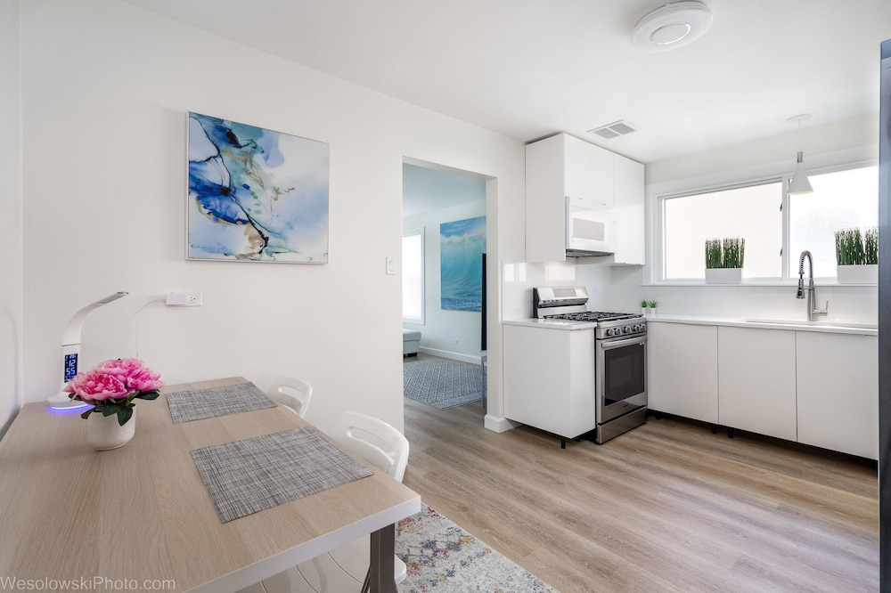 Parking, Balcony, Near Universities, Ravinia, NAPA & Train to Chicago