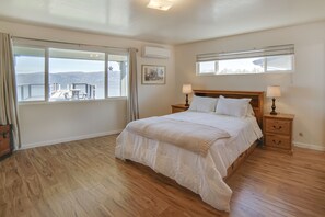 3 slaapkamers, een strijkplank/strijkijzer, reisbedje, internet