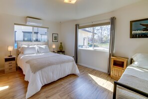 3 habitaciones, tabla de planchar con plancha, cuna de viaje y internet 