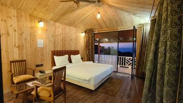 Romantic Room | Soundproofing, free WiFi, bed sheets