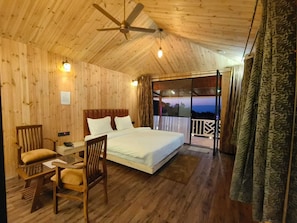 Romantic Room | Soundproofing, free WiFi, bed sheets - Arc Valley Resort Mahabaleshwar (Mahabaleshwar)