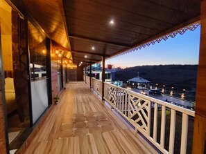 ห้องโรแมนติก | ลานระเบียง/นอกชาน