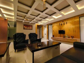 Televisión de pantalla plana, películas con cargo