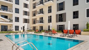 Pool - La Mer La Cote Bldg 2bdrms and Pool (Dubai)