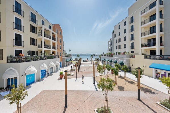 Interior - La Mer La Cote Bldg 2bdrms and Pool (Dubai)