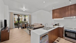 Private kitchenette - La Mer La Cote Bldg 2bdrms and Pool (Dubai)