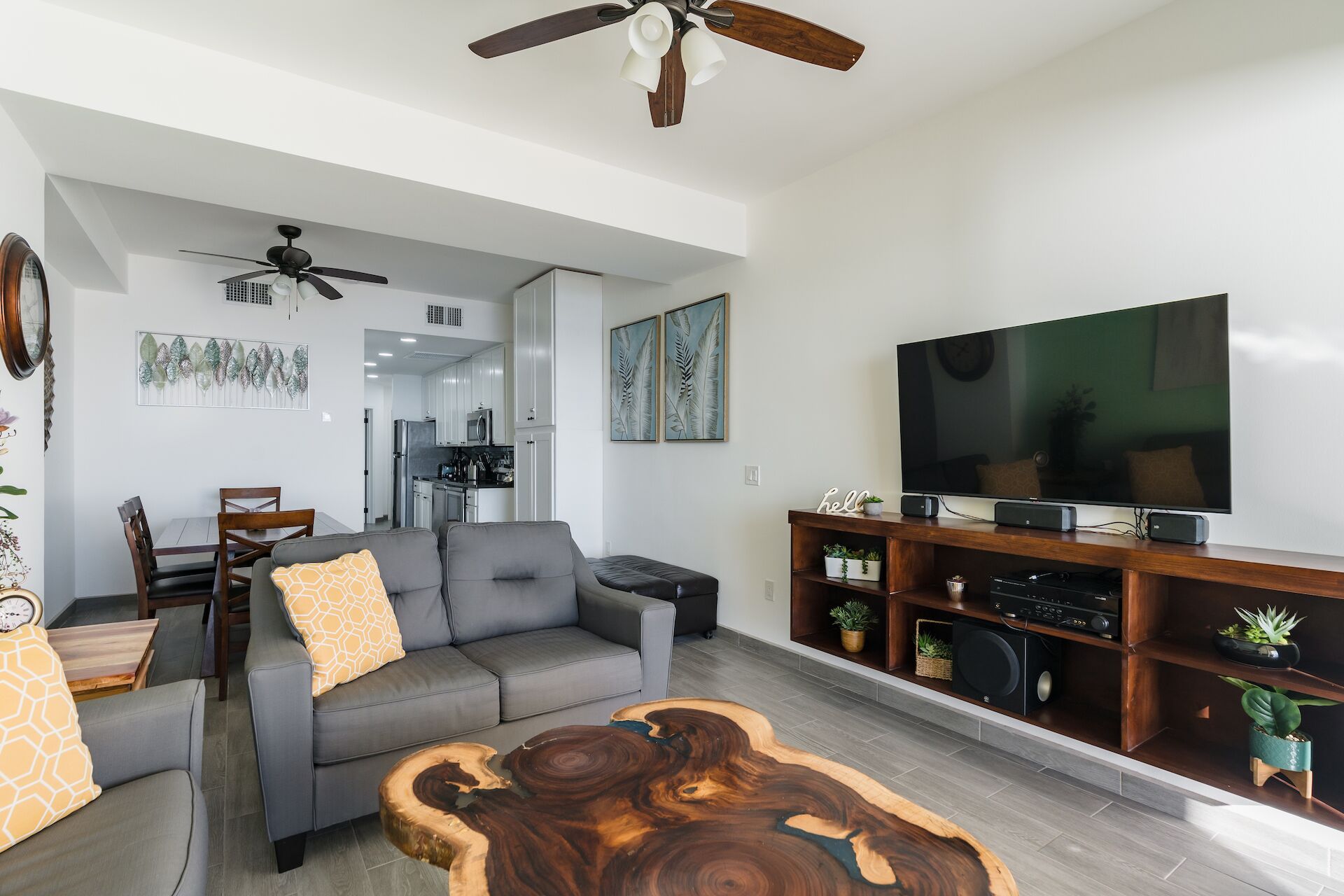 Beautiful Resort Beachfront Condo-Oceanfront, Pool, water slides, beach access