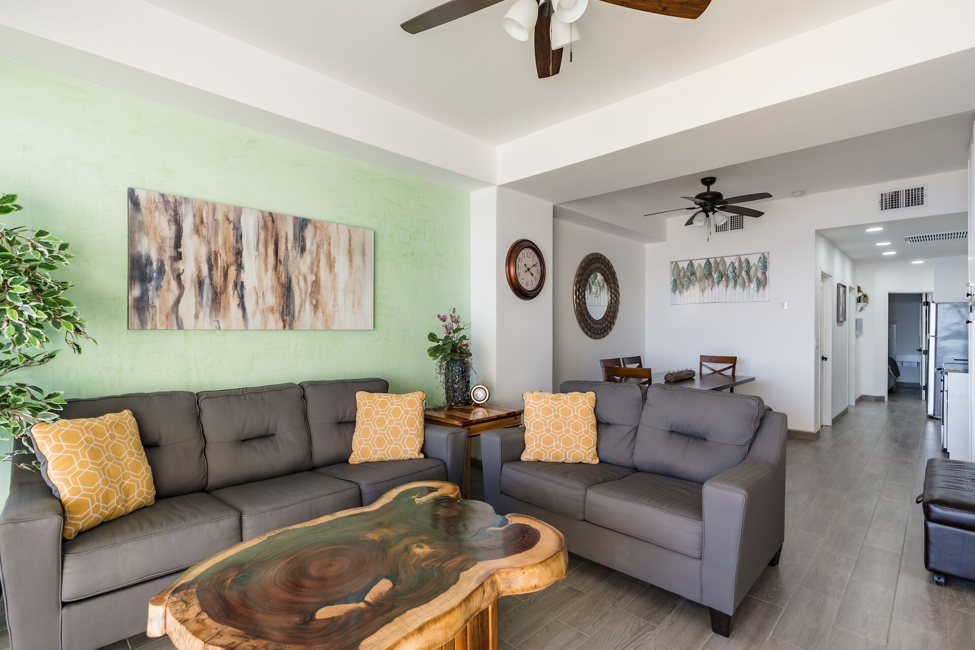 Beautiful Resort Beachfront Condo-Oceanfront, Pool, water slides, beach access