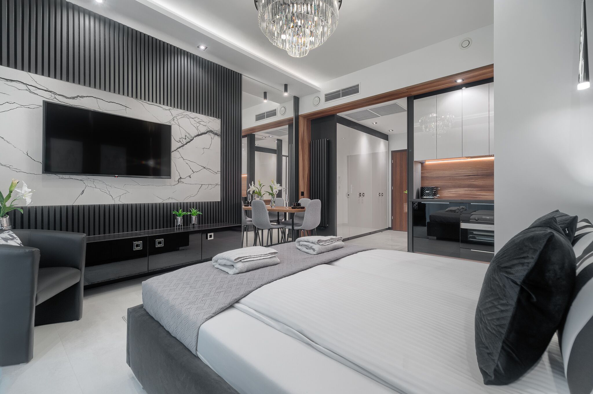 Double Room | Iron/ironing board, cribs/infant beds, free WiFi, bed sheets