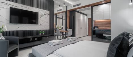 Double Room | Iron/ironing board, cribs/infant beds, free WiFi, bed sheets