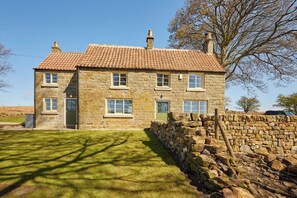 Exterior - Host & Stay | Lop Hall (Guisborough)