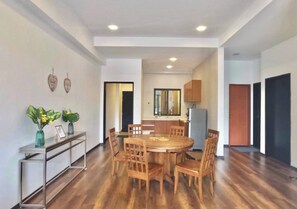 Deluxe Apartment, 3 Bedrooms, Mountain View, Mountainside | Living area