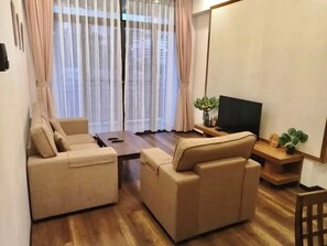 Deluxe Apartment, 3 Bedrooms, Mountain View, Mountainside | Living area