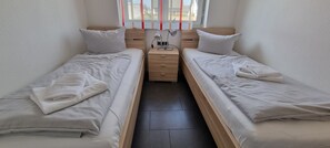 6 Schlafzimmer, Reisekinderbett, kostenloses WLAN, Bettwäsche