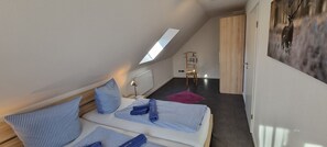 6 bedrooms, travel cot, free WiFi, bed sheets - Wismarer Koggen Backbord und Steuerbord (Zierow)