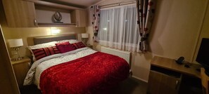 3 bedrooms, iron/ironing board, free WiFi, bed sheets - Prestige pet Friendly Caravan on Butlins, Skegness (Skegness)