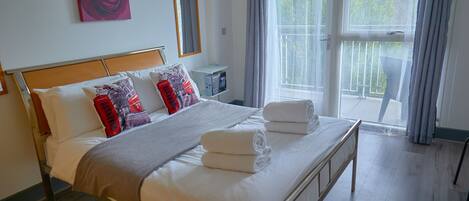 อพาร์ทเมนท์, เตียงควีนไซส์ 1 เตียง และโซฟาเบด | 1 ห้องนอน, โต๊ะทำงาน, เตารีด/โต๊ะรีดผ้า, Wi-Fi ฟรี