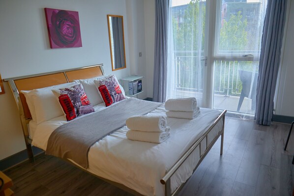 1 habitación, escritorio, tabla de planchar con plancha y wifi gratis 