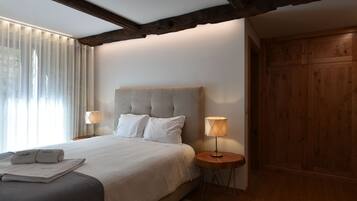 5 bedrooms, free WiFi, bed sheets