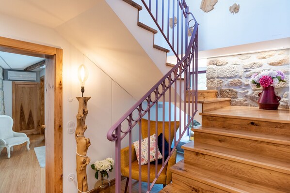 Unclassified image, 1 of 21, button