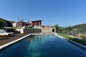 Unclassified image, 2 of 21, button