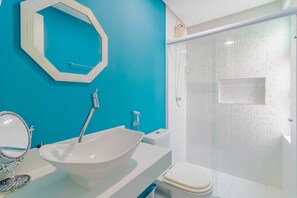 Departamento | Baño | Regadera, toallas, jabón, papel de baño 