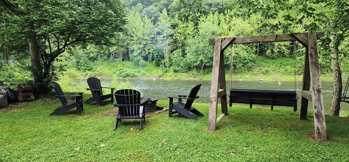 Waterfront Cottage on Big Pine Creek