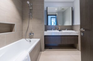 Apartment (2 Bedrooms) | Bathroom - New! Luxurious Living Dubai Creek Balcony & View (Dubai)
