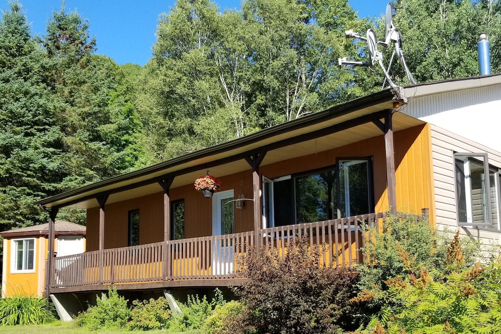 Chalet Béatitude - Waterfront, SPA, Games Room, Wifi and +