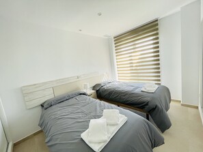 3 bedrooms, iron/ironing board, free WiFi, bed sheets - 3084 Res. MAUI II (Orihuela)