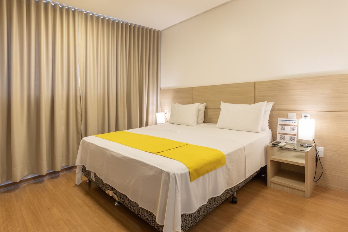 Deluxe-Doppelzimmer | Minibar, schallisolierte Zimmer, kostenloses WLAN, Bettwäsche