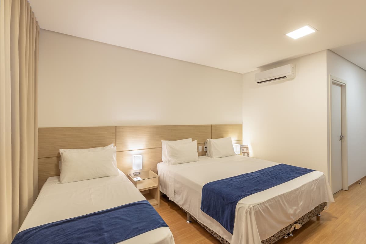 Familien-Dreibettzimmer | Minibar, schallisolierte Zimmer, kostenloses WLAN, Bettwäsche