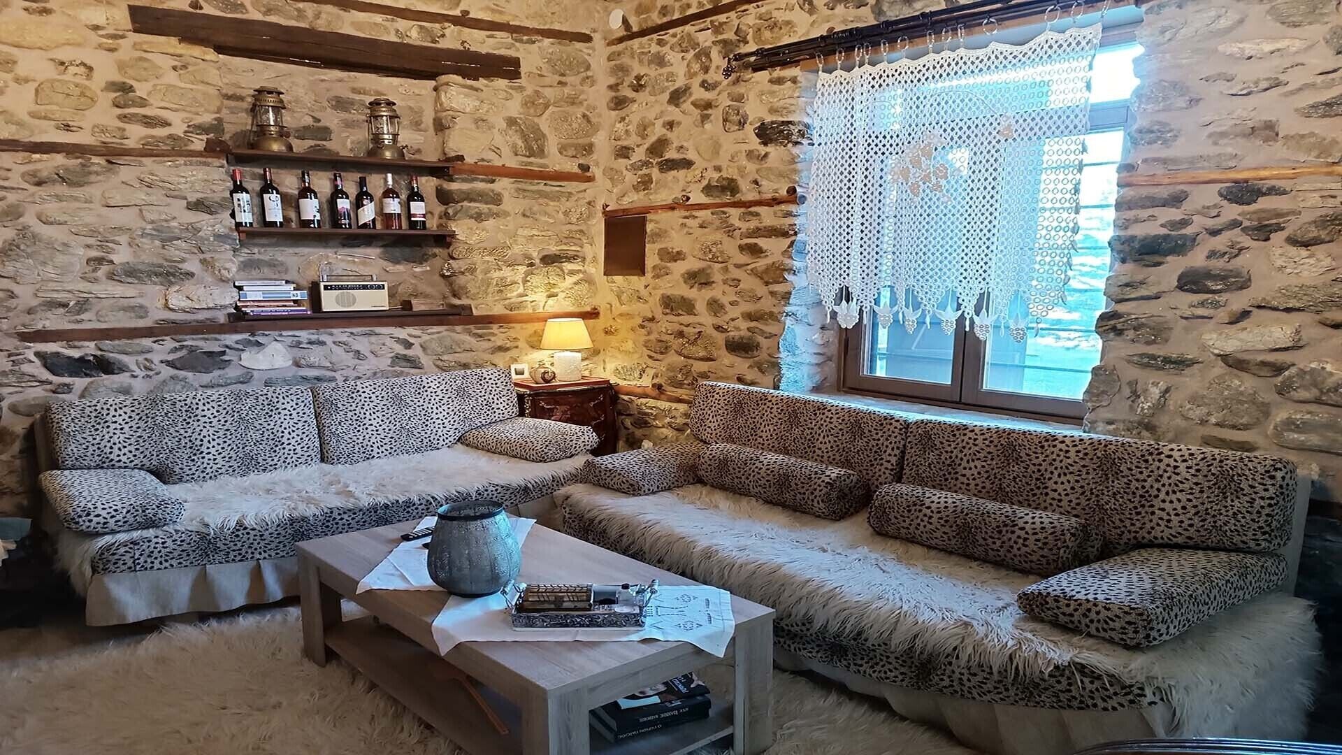 Amaryllis Guest House in Villa Anazia