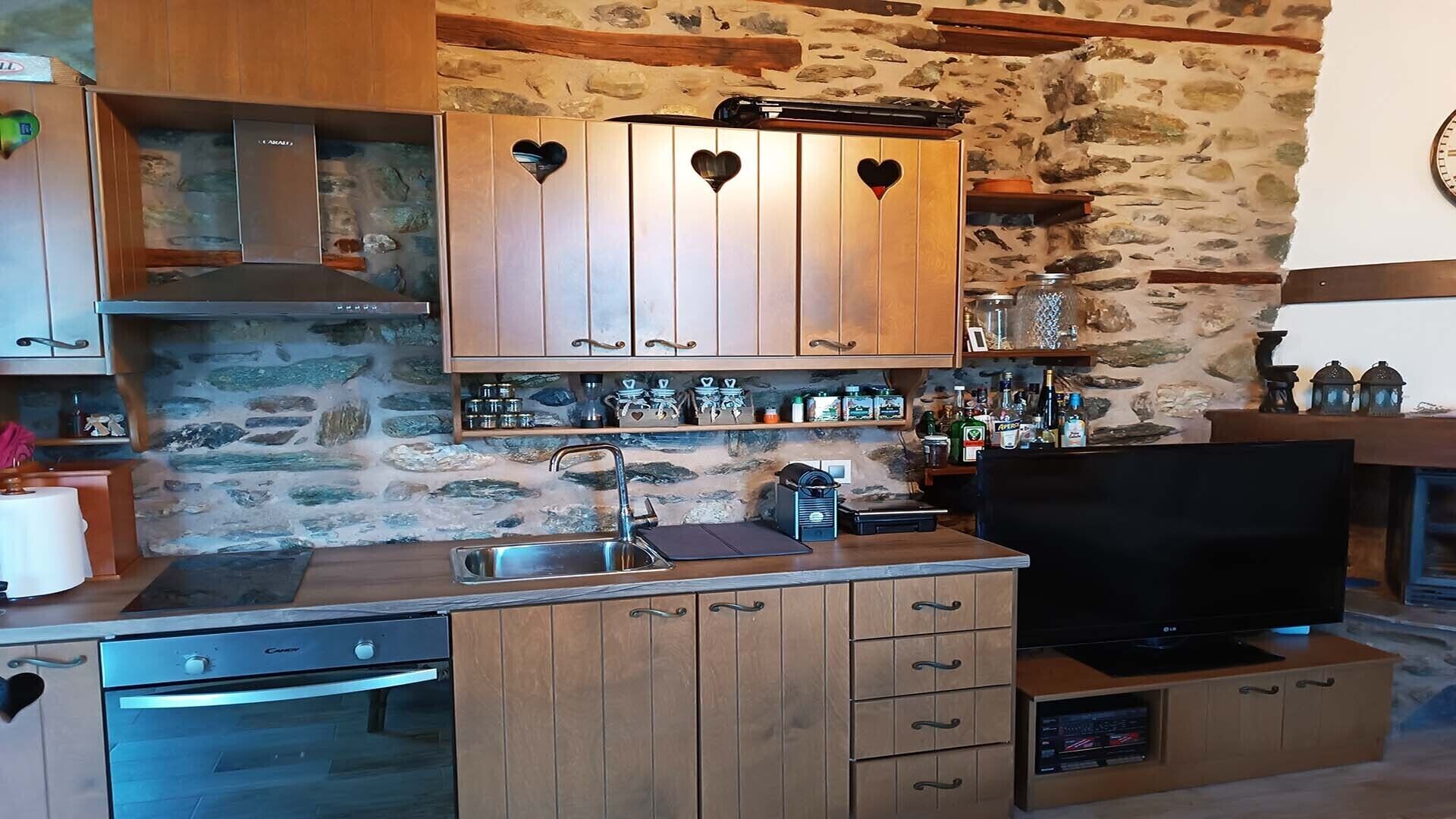 Amaryllis Guest House in Villa Anazia