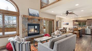 House, 4 Bedrooms | Living area