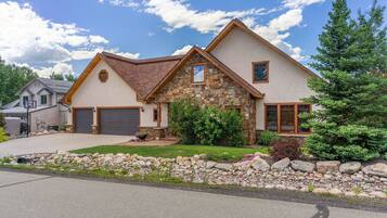 House, 4 Bedrooms | Exterior