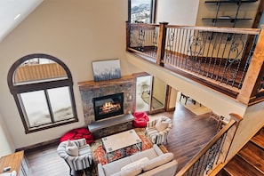 House, 4 Bedrooms | Living area