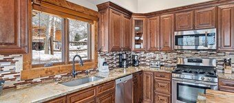 Cherry Drive 4 Bedroom Home by RedAwning