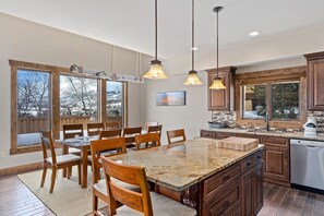 House, 4 Bedrooms | Private kitchen | Fridge, oven, coffee/tea maker, toaster