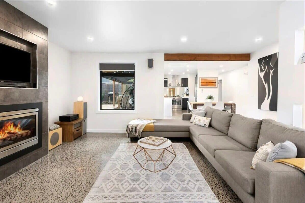 TV, fireplace, offices