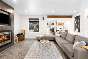 TV, fireplace, offices - Sunny Daze Haven: SPA and Pool (Ocean Grove)