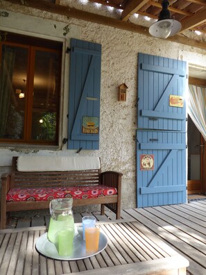Country Cottage Drome | Terrace/patio - Roulotte et Gite en Drome Provencale (Marsanne)