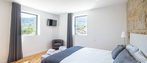 5 Schlafzimmer, Schreibtisch, Reisekinderbett, kostenloses WLAN