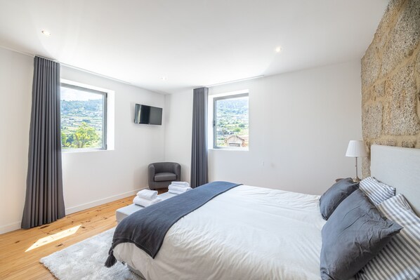 5 slaapkamers, een bureau, reisbedje, gratis wifi