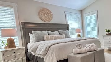 4 bedrooms, desk, iron/ironing board, travel crib