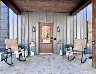 Luxe Lake Barndo w/ 2 King Suites! Hot Tub, Fire Pit, 1/8 mile to boat ramp!