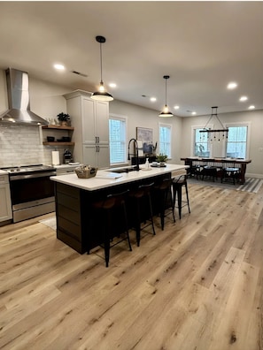 Fridge, microwave, oven, stovetop - Modern 4BR Retreat~ King Ensuites w/ fireplaces~ Hot Tub~ Fire Pit~ Boat Ramp (Monticello)