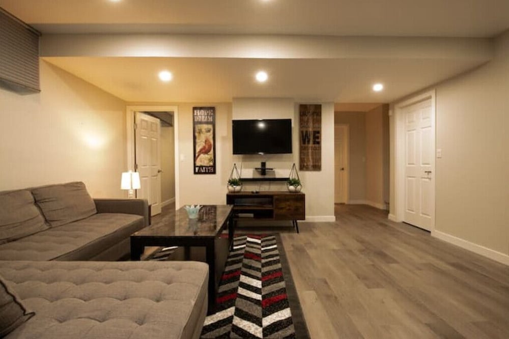 Entire Basement Suite - Lovely & Close to Stores